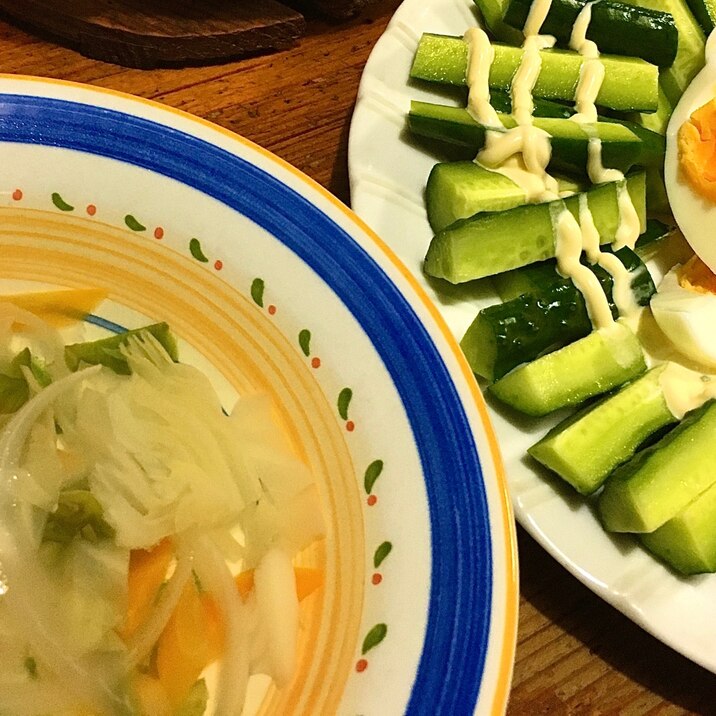 あるもの野菜！ピーマンと玉ねぎのスープと胡瓜サラダ